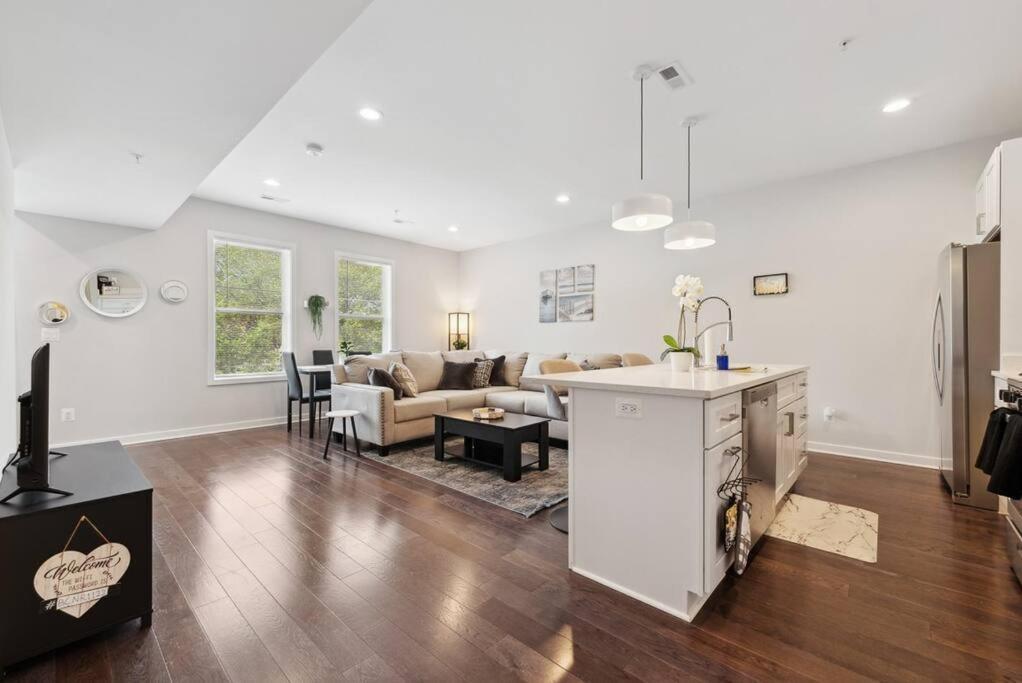 Spacious 3Bedroom Duplex With Rooftop Deck! Washington Exterior photo