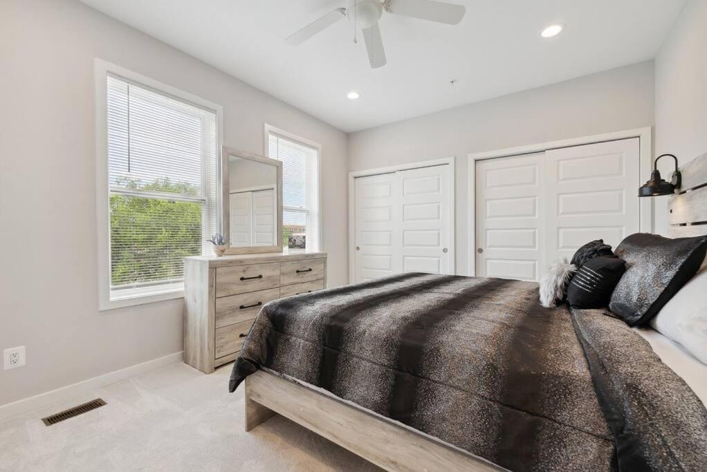 Spacious 3Bedroom Duplex With Rooftop Deck! Washington Exterior photo